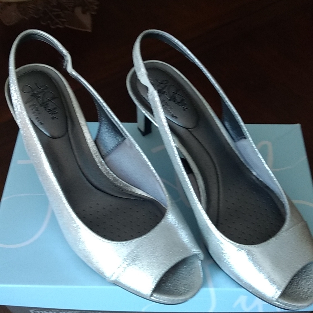 Beautiful Life Stride silver peep toe heels. New condition!